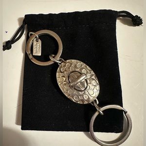 EUC coach twist lock with dual key fob